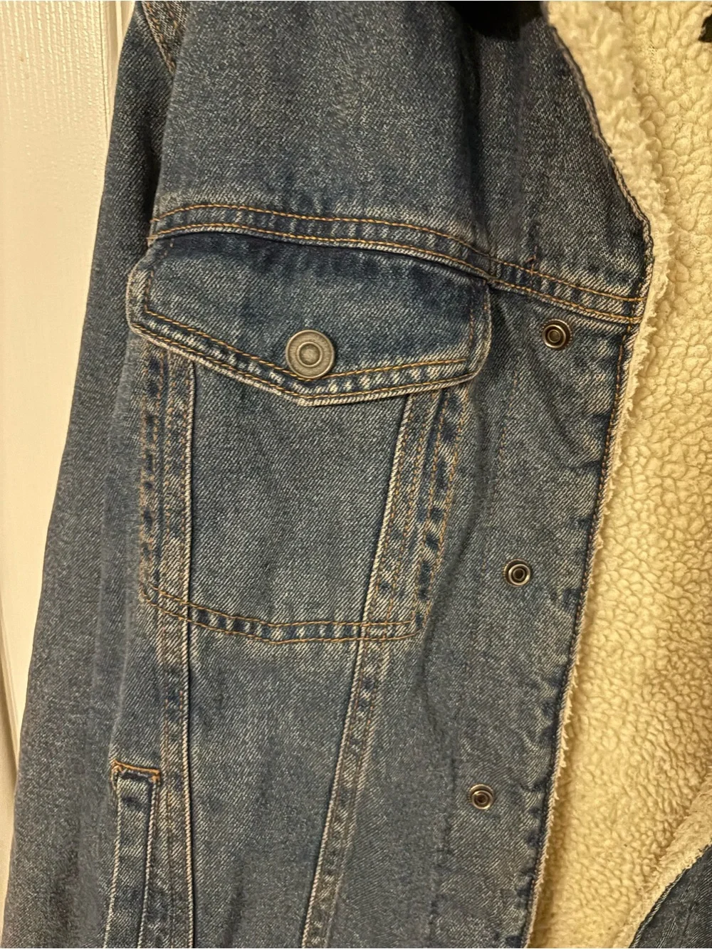 Forever 21 Men Sherpa-Lined Jacket in Cream with Dark Blue Trim
